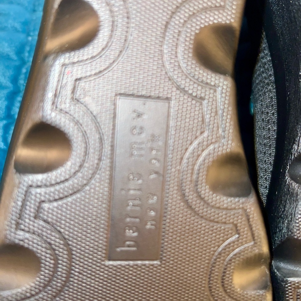 NWOB bernie mev. Camryn wedge stretch bootie! - Picture 11 of 14